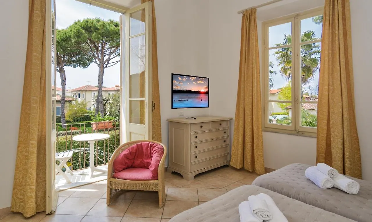 Hotel Ambra Forte dei Marmi 2*,  Italy