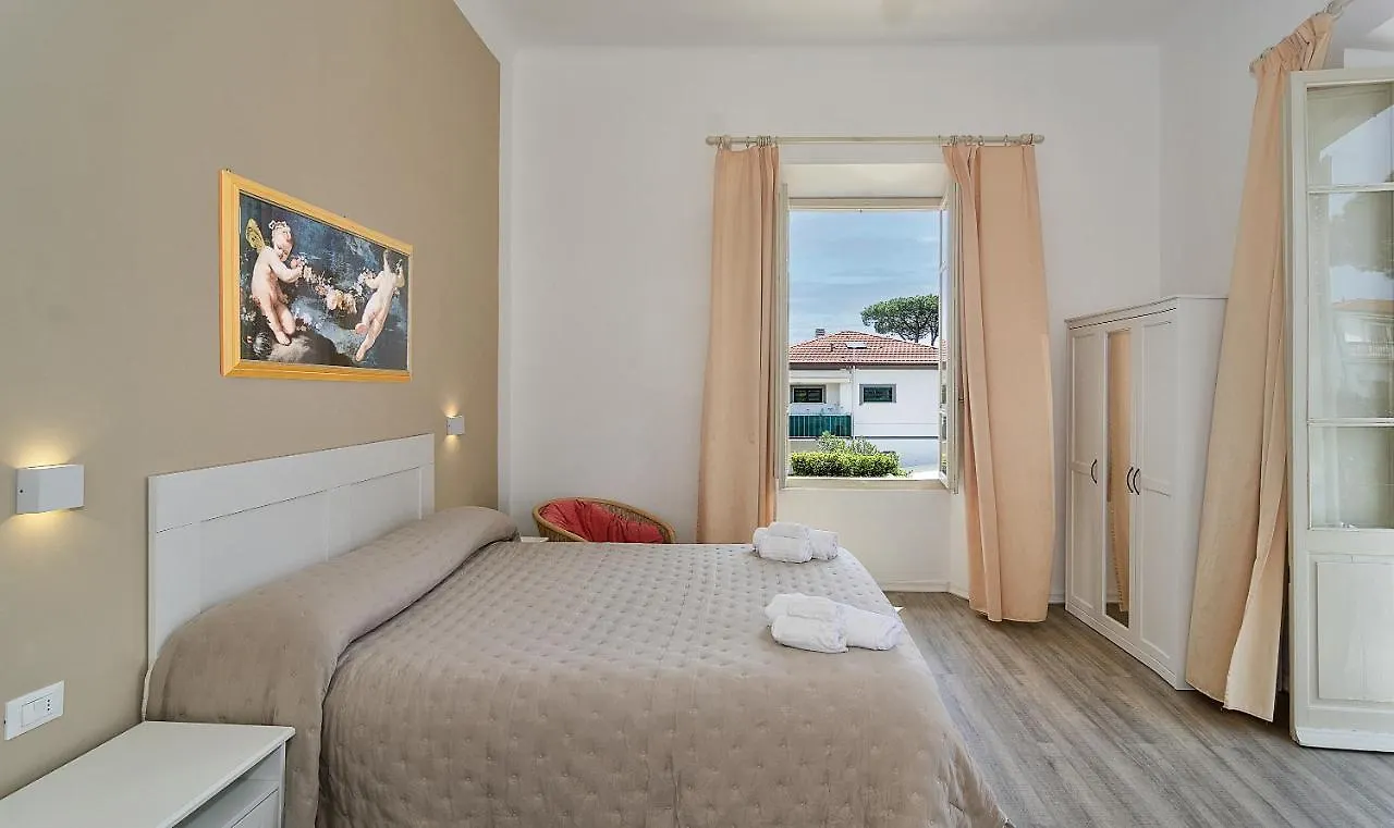 Hotel Ambra Forte dei Marmi 2*,  Italy