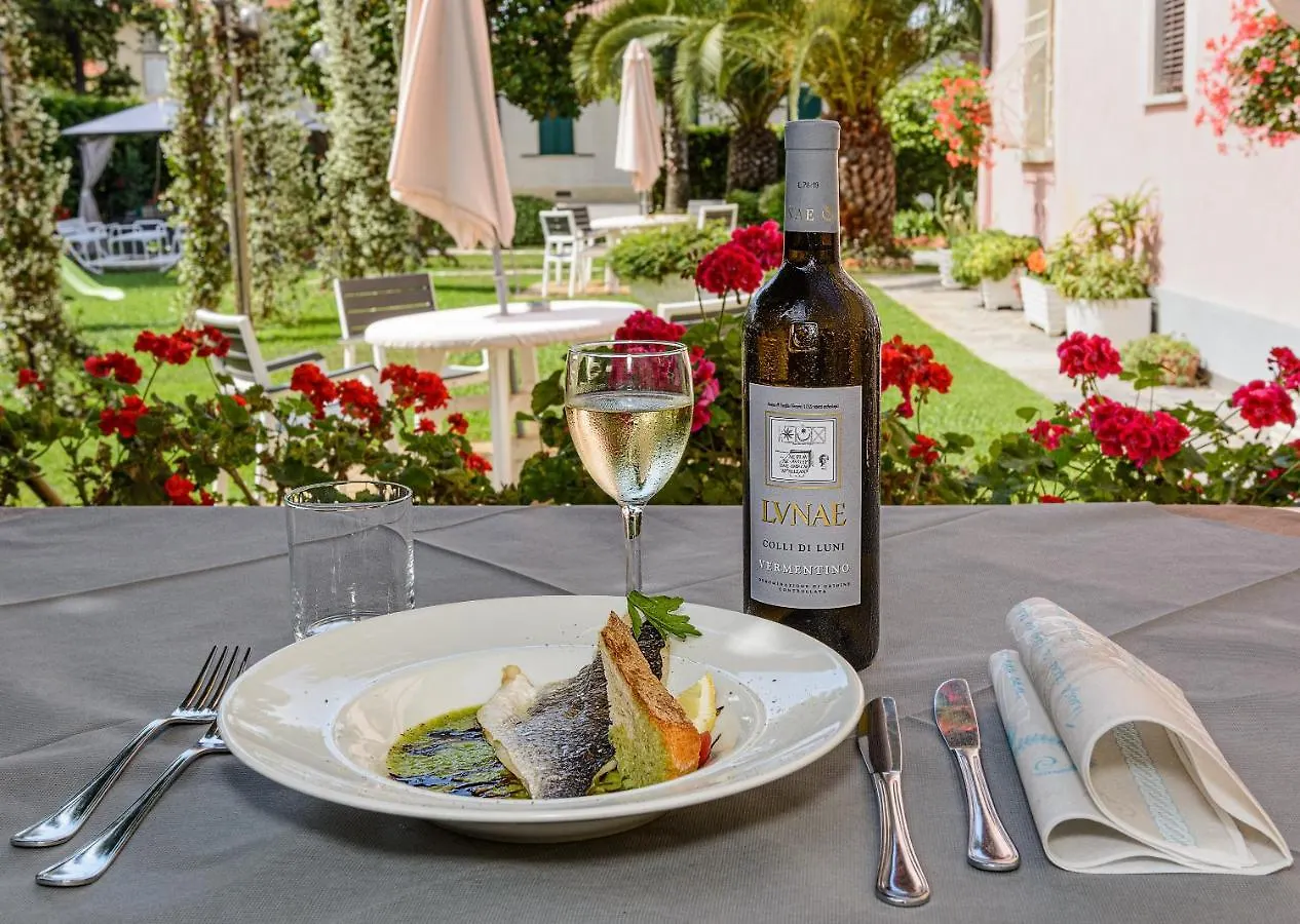 Hotel Ambra Forte dei Marmi 2*,  Italy